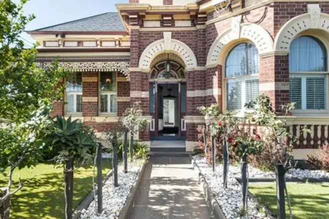 House For Sale in Melbourne, Victoria