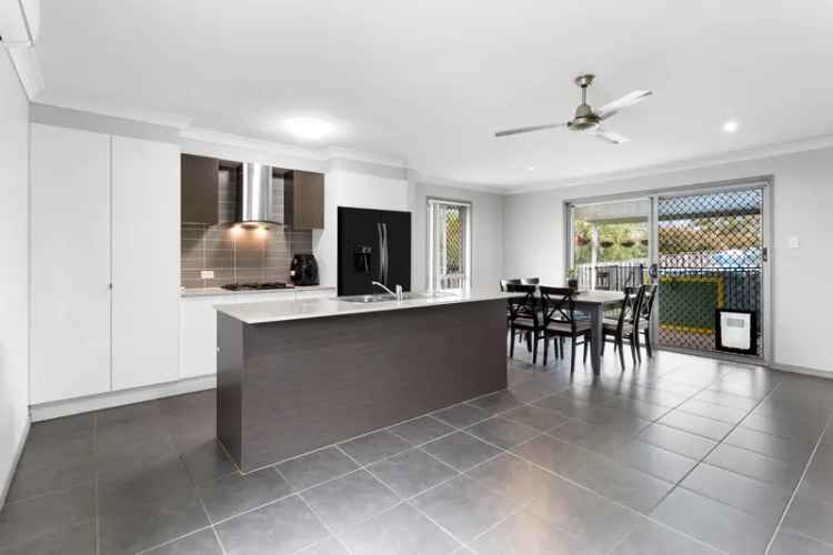 Modern Family Home in Morayfield