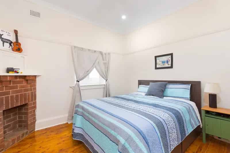 Real Estate For Lease - 11 Parkes Road - Artarmon , NSW