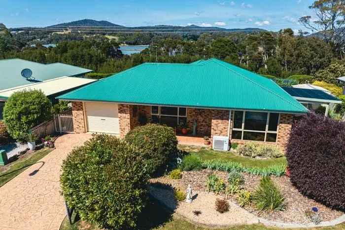 Villa For Sale in St Helens, Tasmania