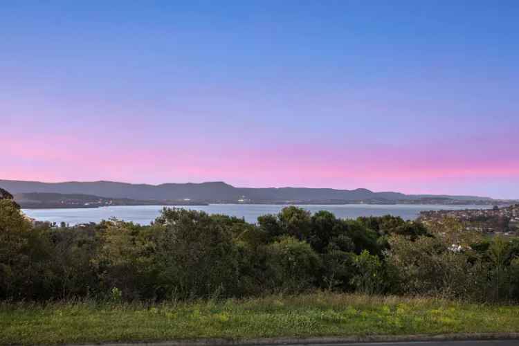 Luxury Buy House with Water Views in Blackbutt