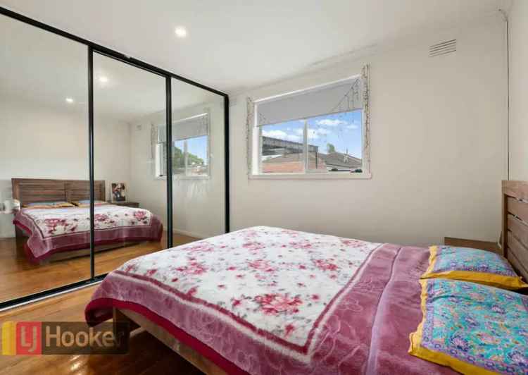 Buy block of units in Noble Park with 2 bedrooms and modern features