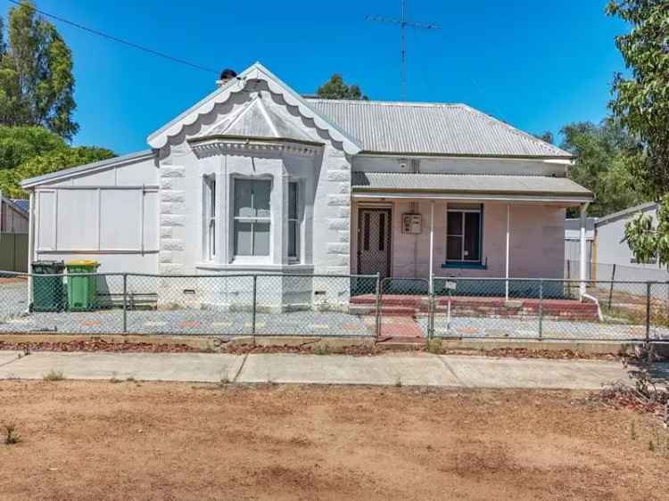 1960s Brick Home 3 Bed 1 Bath Saltwater Pool Large Shed