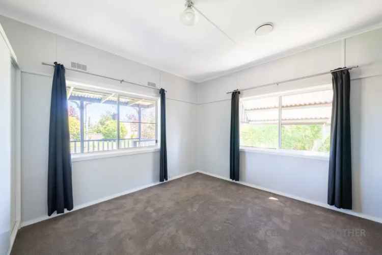 3 Bedroom Home in Gormans Hill - Spacious & Move-In Ready