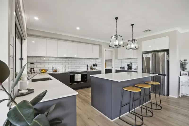 Buy Luxury Rural Property with Four Bedrooms and Multiple Living Zones