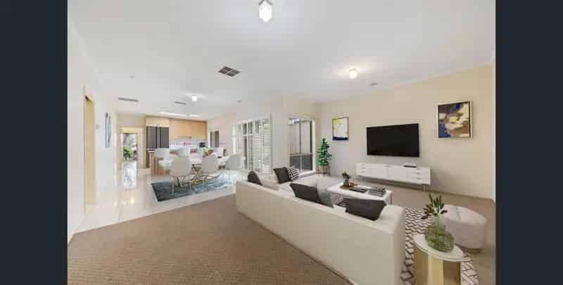 Lakeside Charm and Convenience!