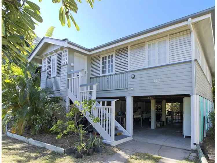 Large Queenslander House in North Ward