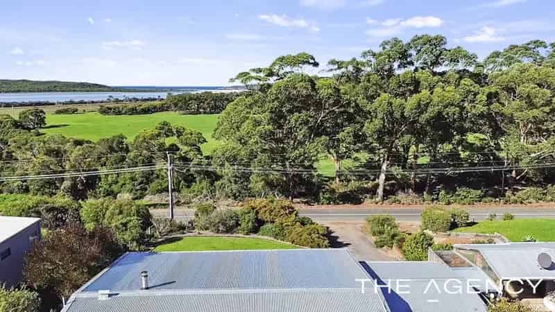 House For Sale - 24 Lights Road, Ocean Beach WA 6333