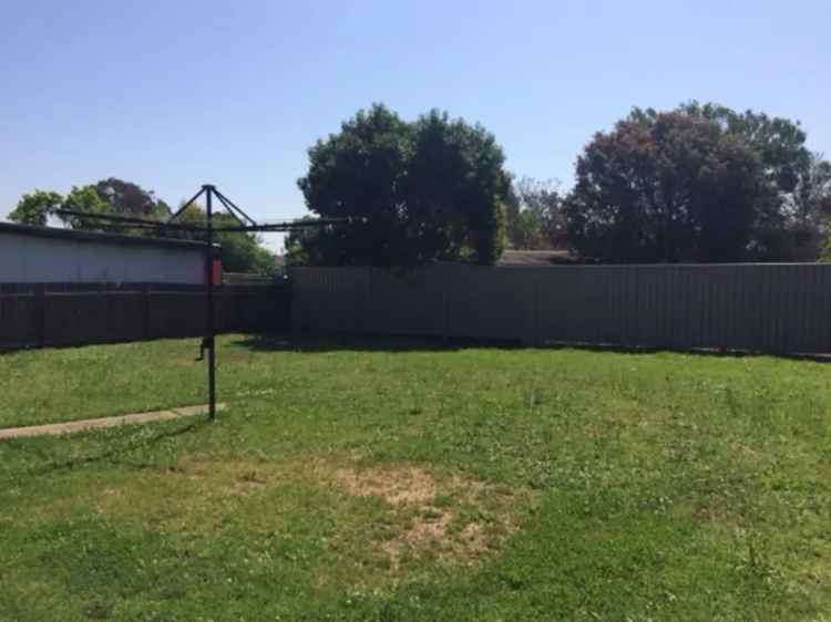 Lease Family Home in Ingleburn with Large Backyard and Air Conditioning