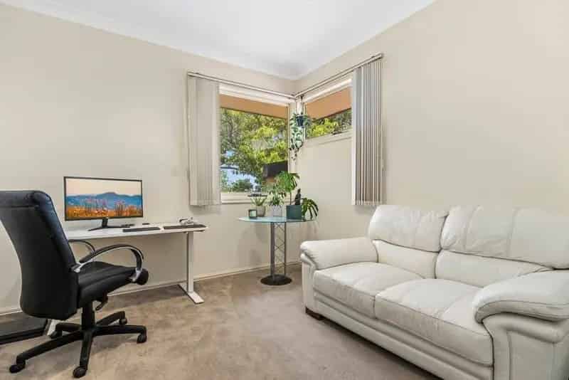 WELL MAINTAINED 4 BEDROOM TOWNHOUSE IN A QUIET LOCATION!