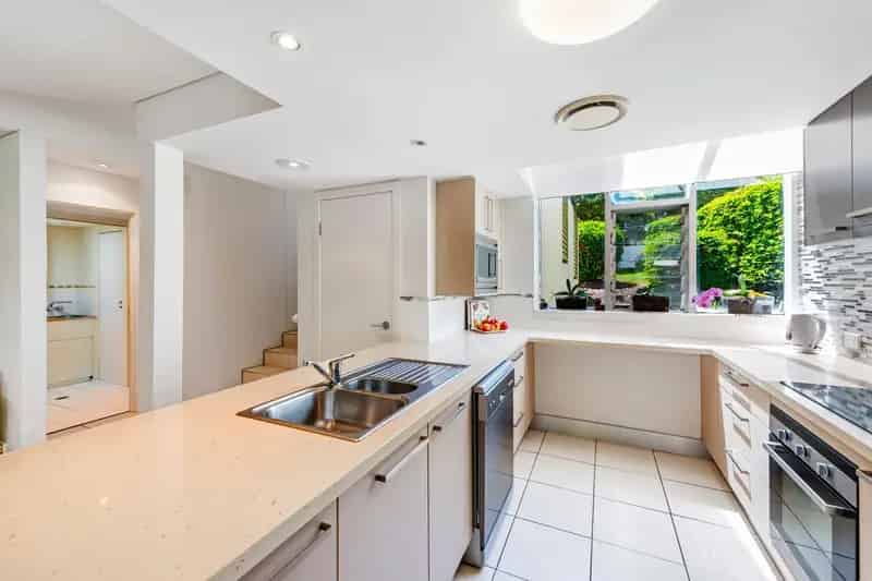 Rent Villa in Sanctuary Cove with Tranquil Parkland Views