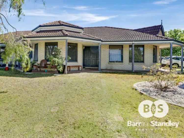 Beachside Family Home 4 Beds 2 Baths 731sqm Corner Block