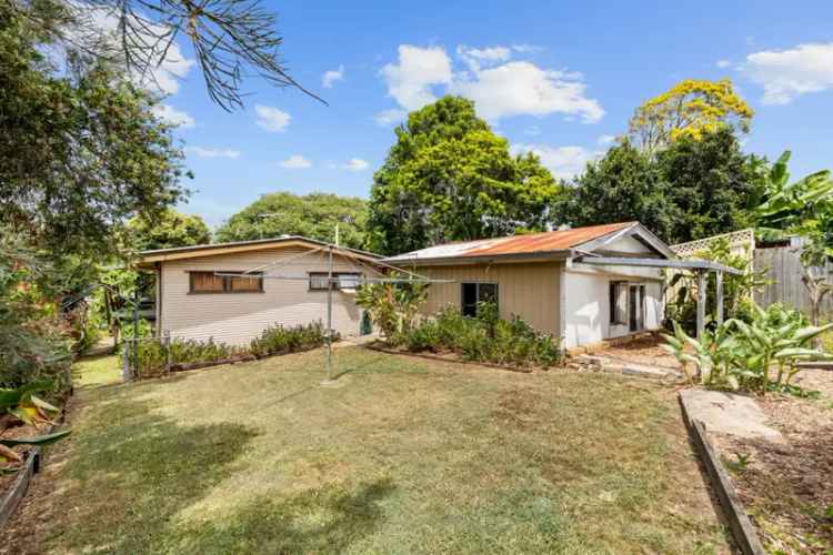 Renovate 1950s bungalow in Wynnum with spacious backyard and carports