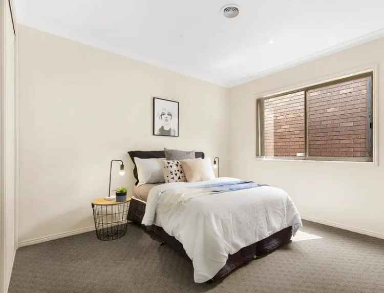 BEAUTIFUL FAMILY HOME IN GREAT LOCATION!!