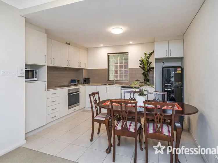 East Perth 1-Bedroom Apartment - Modern Living & City Convenience