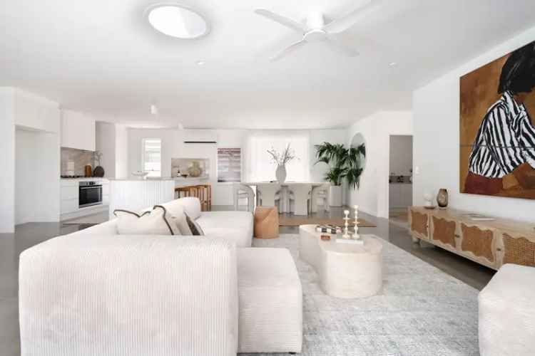 Single Level Entertainer in Burleigh