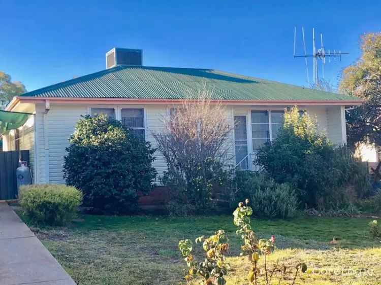 12 Wilga Street, Parkes NSW 2870 - House For Lease