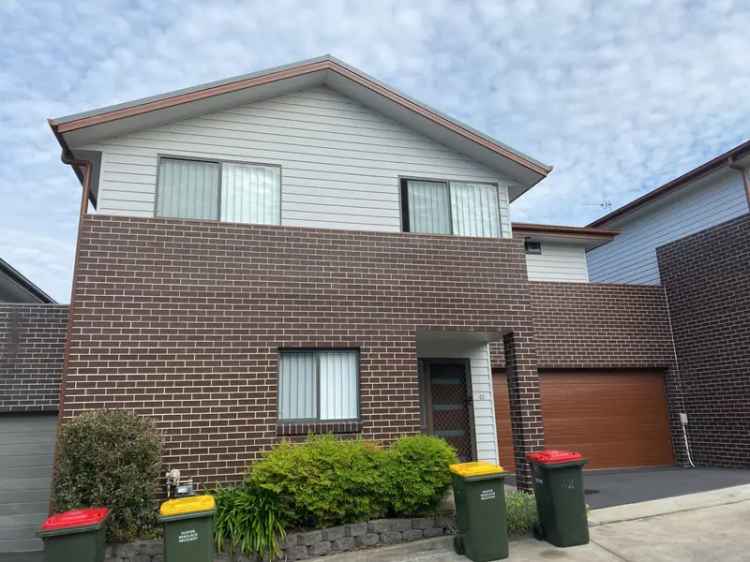 Lease four bedroom townhouse in Thornton with modern features