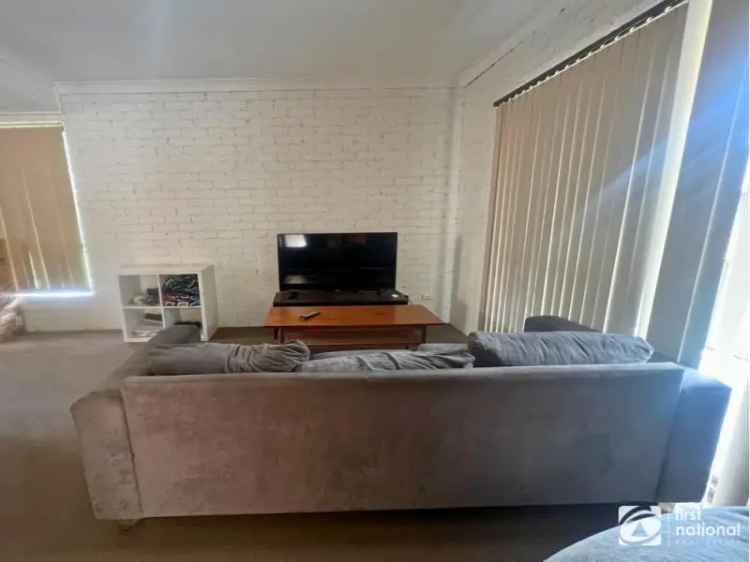 Convenient Townhouse Near CBD - 2 Beds, 2 Toilets, Carport