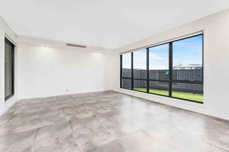 Luxury 4 Bed 3 Bath Home Oran Park NSW