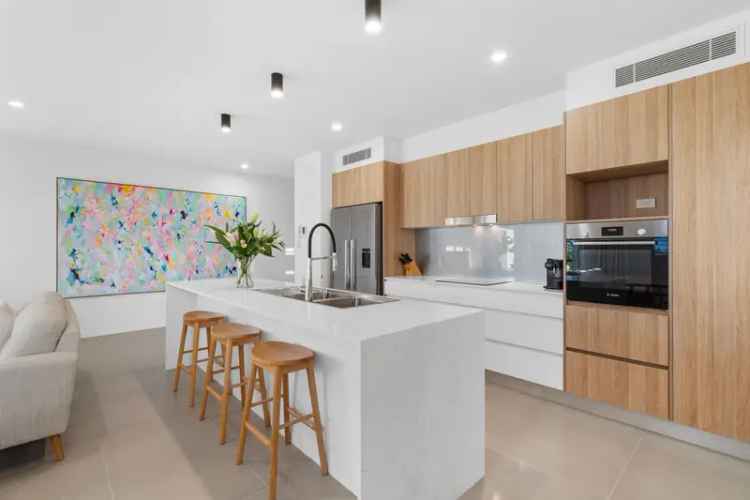 Auction Stylish Apartment in Skyview Nundah with Rooftop Terrace