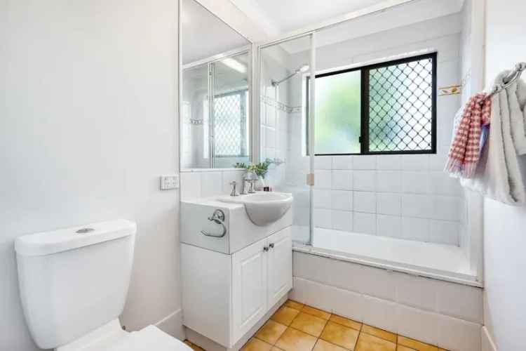 Low Maintenance Townhome near Brisbane CBD - 3 Beds, 2 Baths