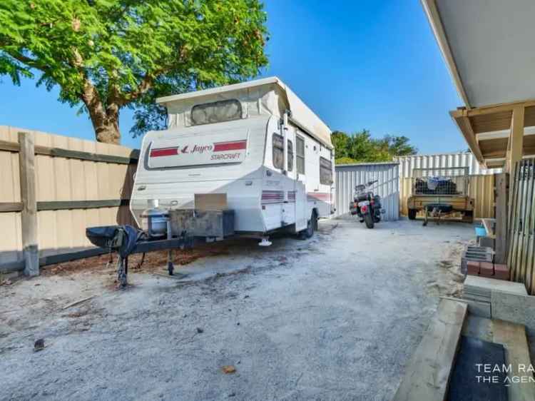 Stratton 4-Bedroom Family Home Renovated Pool Sheds Solar