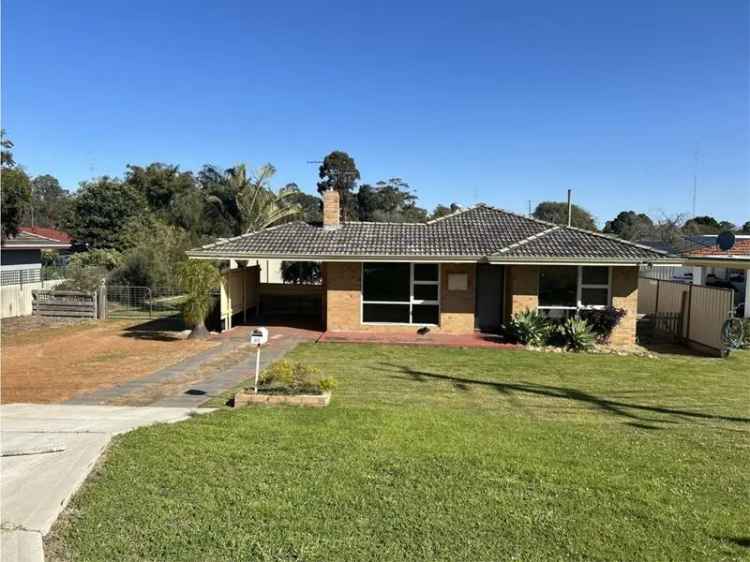 Neat 3x1 East Bunbury Home - Large Kitchen, Shed & Patio