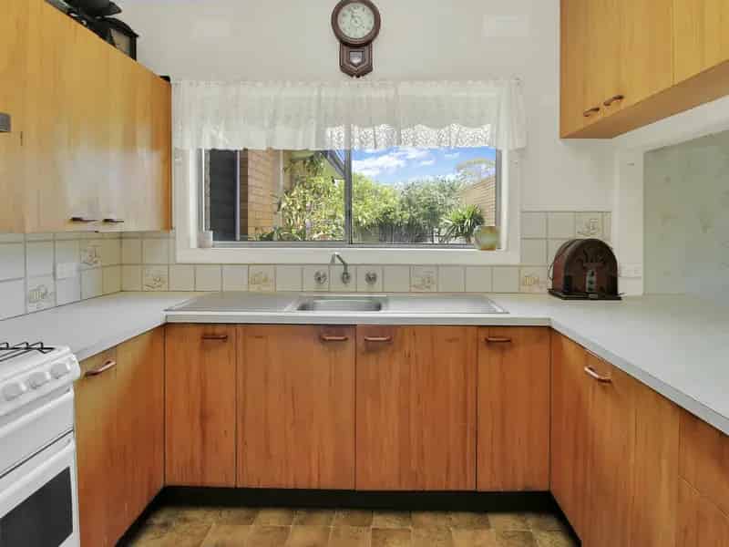 Buy Family Home in Bairnsdale with 4 Bedrooms and Generous Yard