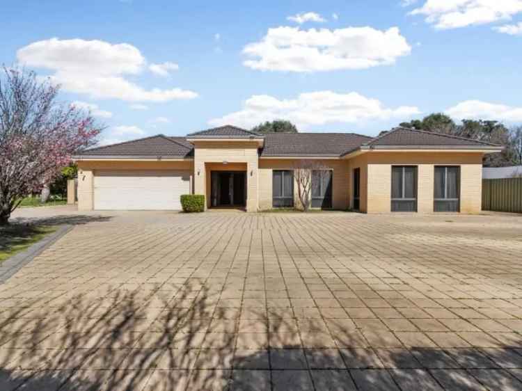 House For Sale in City of Canning, Western Australia