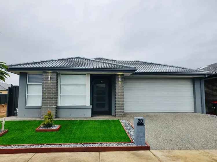 Immaculate Stylish Home In Tarneit !