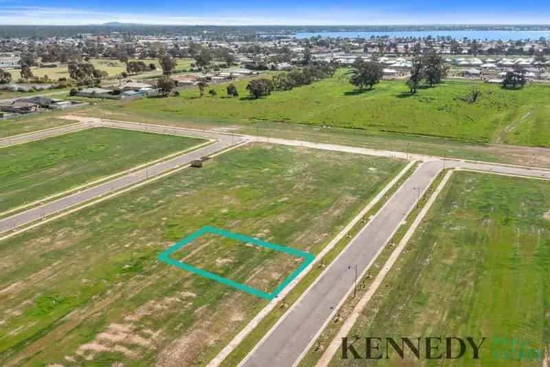Buy land in Glanmire Park Yarrawonga with essential services