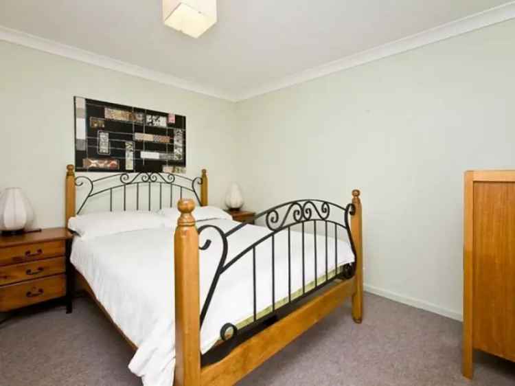 House For Rent in District of Weston Creek, Australian Capital Territory