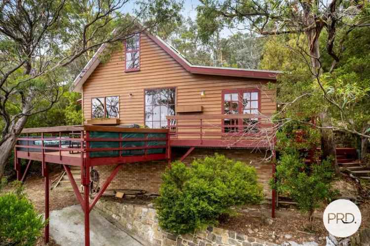 Bush Retreat 12 Minutes from CBD 3-Bedroom Home