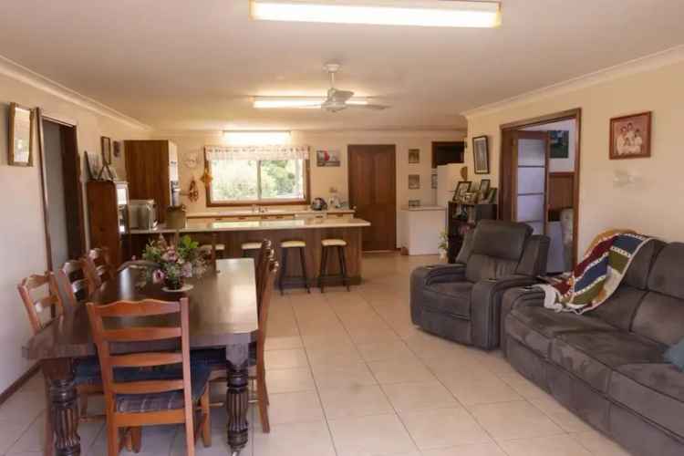 Rent Rural Property in Inverell with Spacious Home and Garden Features