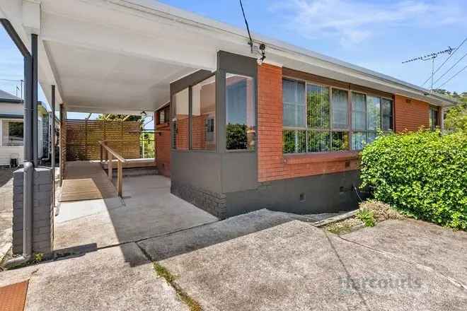 1978 Renovated 2-Bedroom Villa Bright Sunny Open Plan Living Huge Walk In Pantry