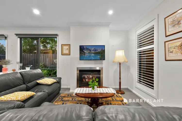 Stunning Town Home in Sought-After Mornington Location