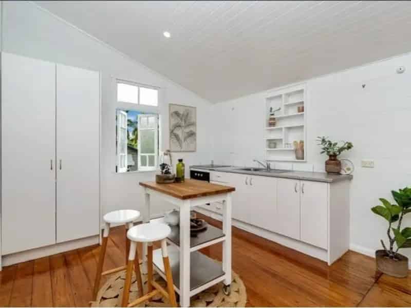 North Queenslander Lifestyle Living With Cool Ocean Breezes!