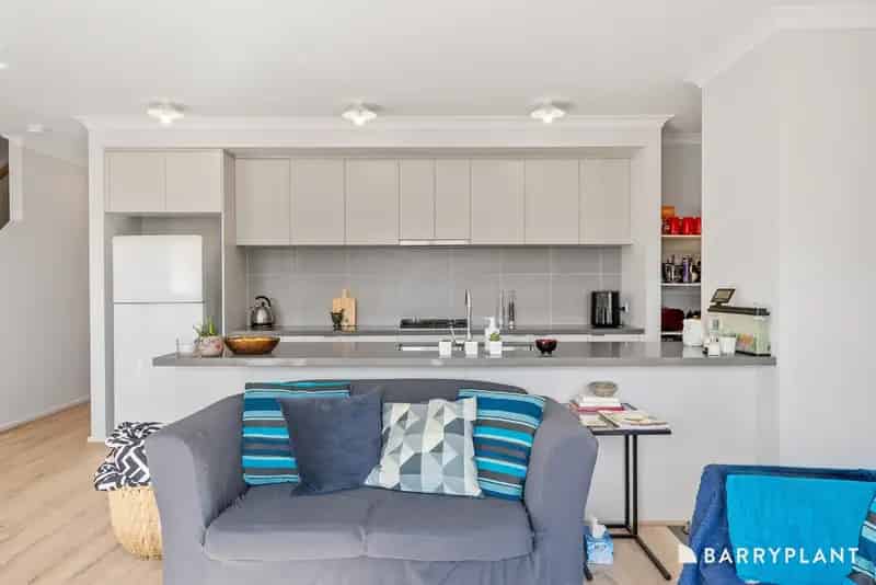 Stylish, Spacious & Superbly Positioned Townhouse in the Heart of Rockbank