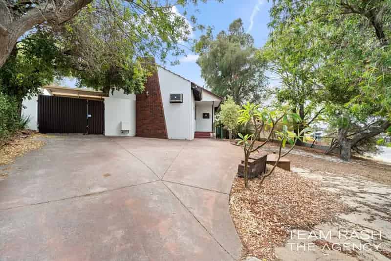House For Sale - 17 Doherty Street, Embleton WA 6062