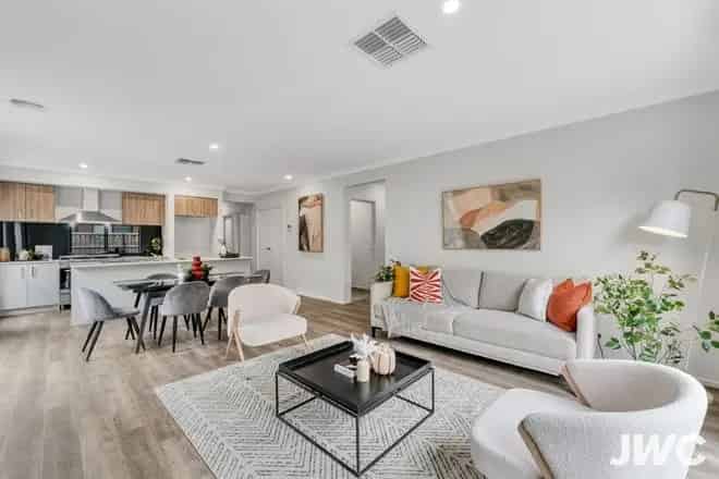 House For Rent , 17, Mansfield Drive, Melbourne, Victoria
