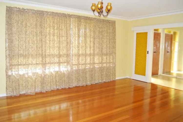 3 Bed Glen Waverley Home Hardwood Floors Modern Kitchen Rumpus Room