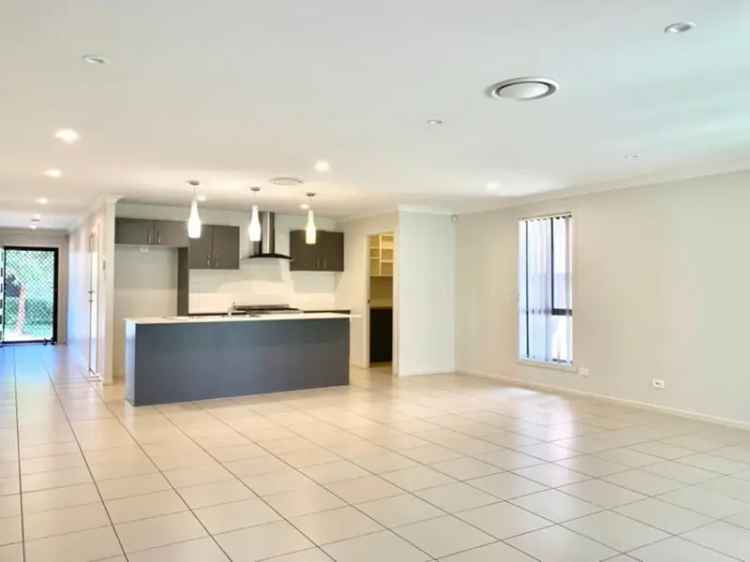 Modern 4 Bed Home Near Western Sydney University - Macarthur Heights