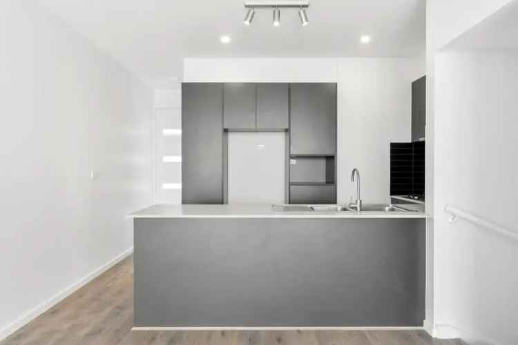 3 Bed Ensuite Townhouse Denman Prospect Modern Kitchen Private Courtyard