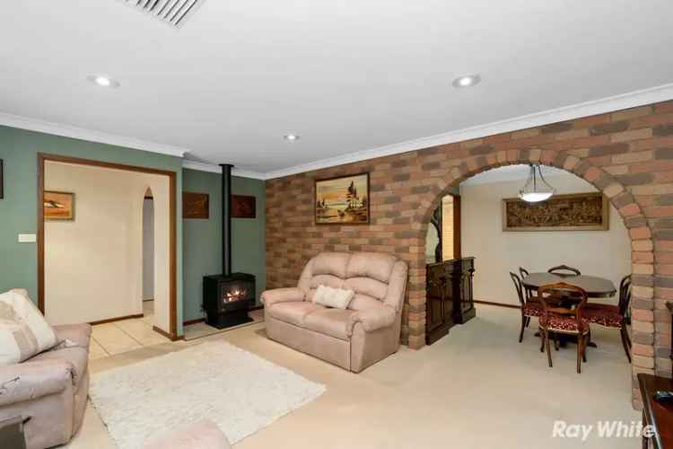 Buy House in Kooringal with Four Bedrooms and Outdoor Entertaining Space