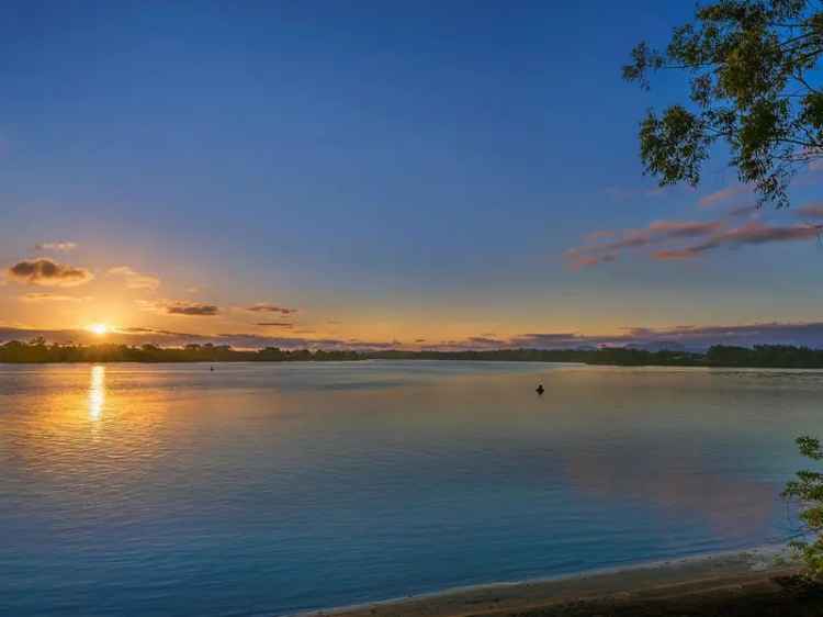 Sublime reserve waterfront; a rare 1049sqm block