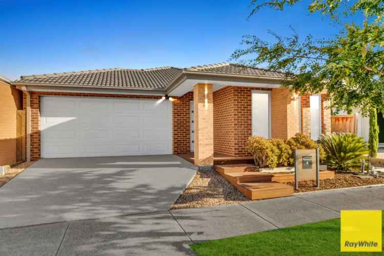 Bright Spacious Point Cook Family Home Near Schools