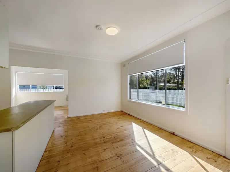 Real Estate For Lease - 250 Lakedge Avenue - Berkeley Vale , NSW