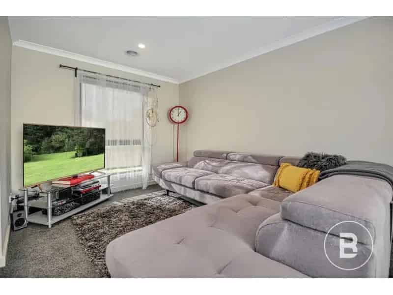 Modern, Low Maintenance Townhouse On Quiet Street