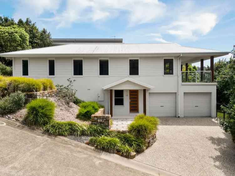 Modern Family Home Near Coffs Harbour Beaches